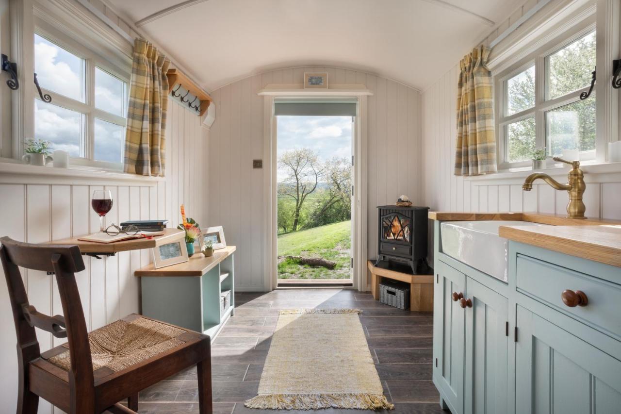 The Heron Shepherds Hut At Lyth Valley Brigsteer Exterior foto